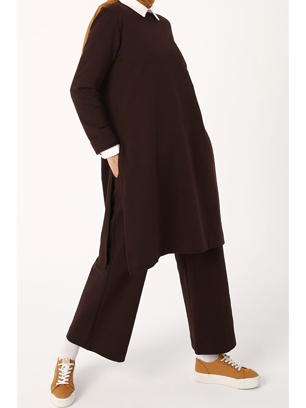 Kahverengi Kahve Yanları Yırtmaçlı Pantolonlu Cepli Takım