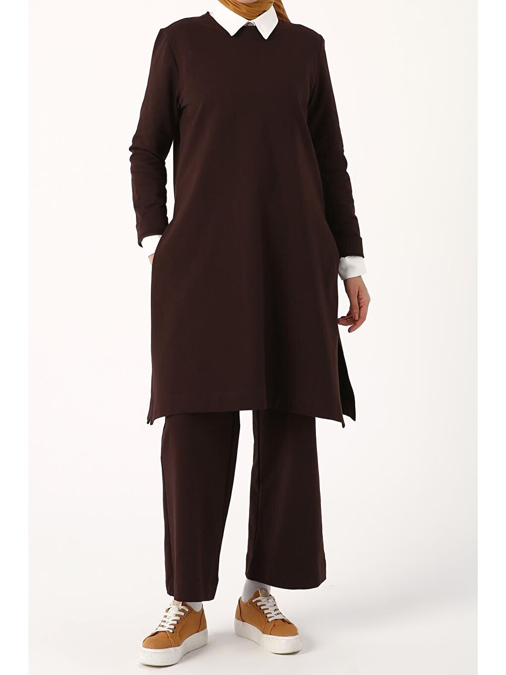 Kahverengi Kahve Yanları Yırtmaçlı Pantolonlu Cepli Takım-1