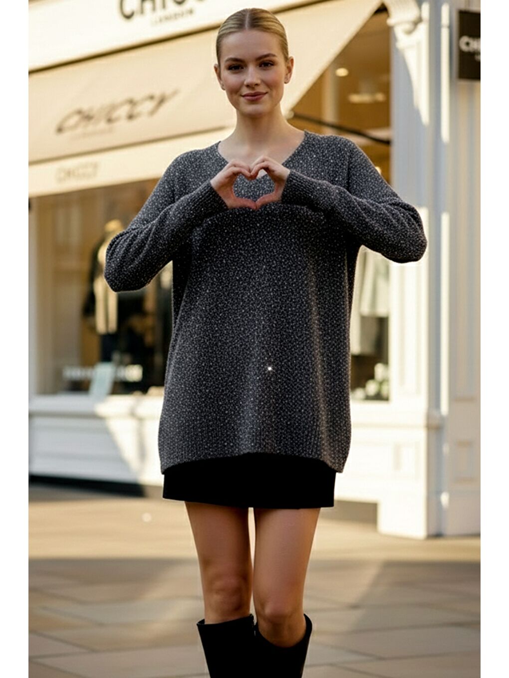 Siyah V Yaka Uzun Kol Yırtmaçlı Simli Casual Arkası Uzun Oversize Triko Kazak 70 75-1