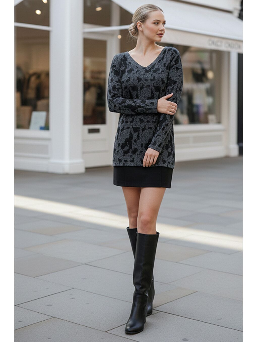 Siyah-Gri V Yaka Uzun Kol İnce Yırtmaçlı Simli Casual Arkası Uzun Oversize Triko Kazak 73 70-2