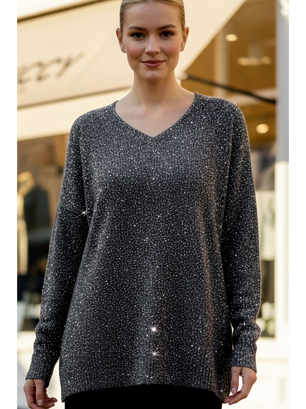 Siyah V Yaka Uzun Kol Yırtmaçlı Simli Casual Arkası Uzun Oversize Triko Kazak 70 75-2