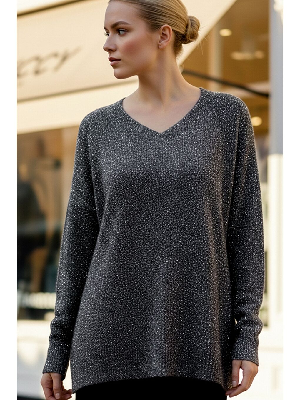 Siyah V Yaka Uzun Kol Yırtmaçlı Simli Casual Arkası Uzun Oversize Triko Kazak 70 75-3