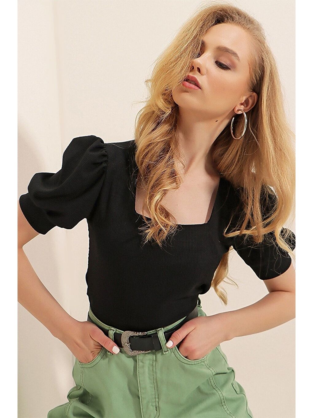 Kadın Örme Kısa Kollu Kare Yaka Basic Siyah Bluz-1