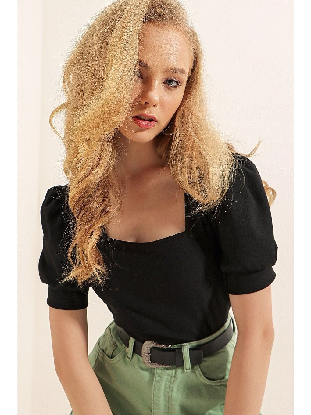 Kadın Örme Kısa Kollu Kare Yaka Basic Siyah Bluz-5