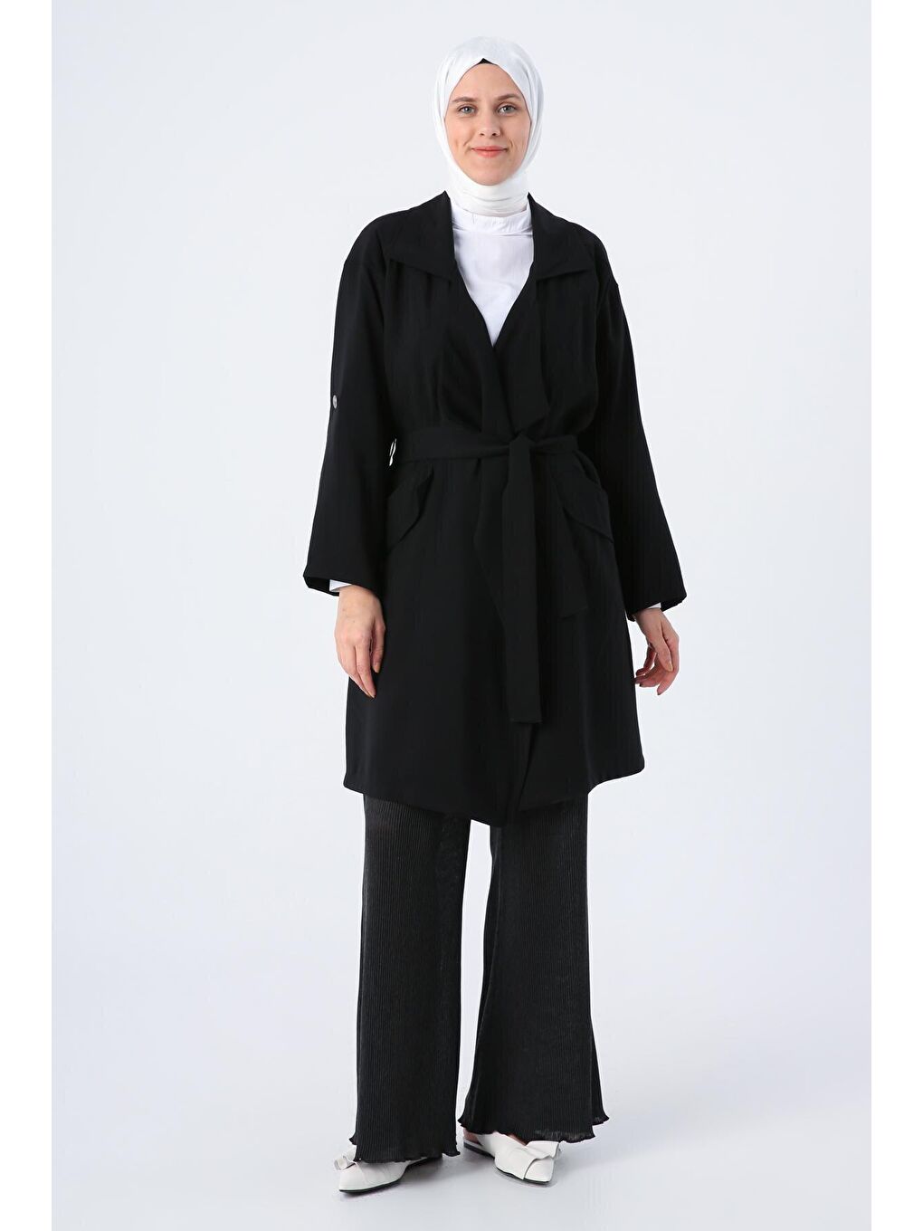 Siyah Kuşaklı Salaş Yaka Rahat Kalıp Kap-1