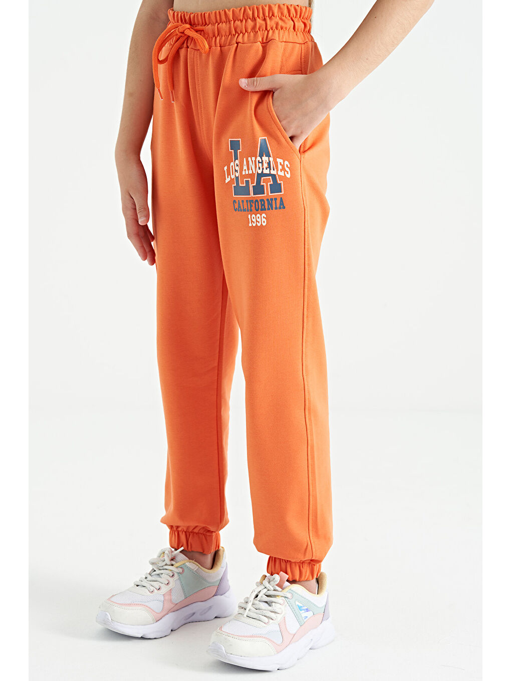 Turuncu Oranj Yazı Nakışlı Standart Kalıp Jogger Kız Çocuk Eşofman Alt - 75120-4