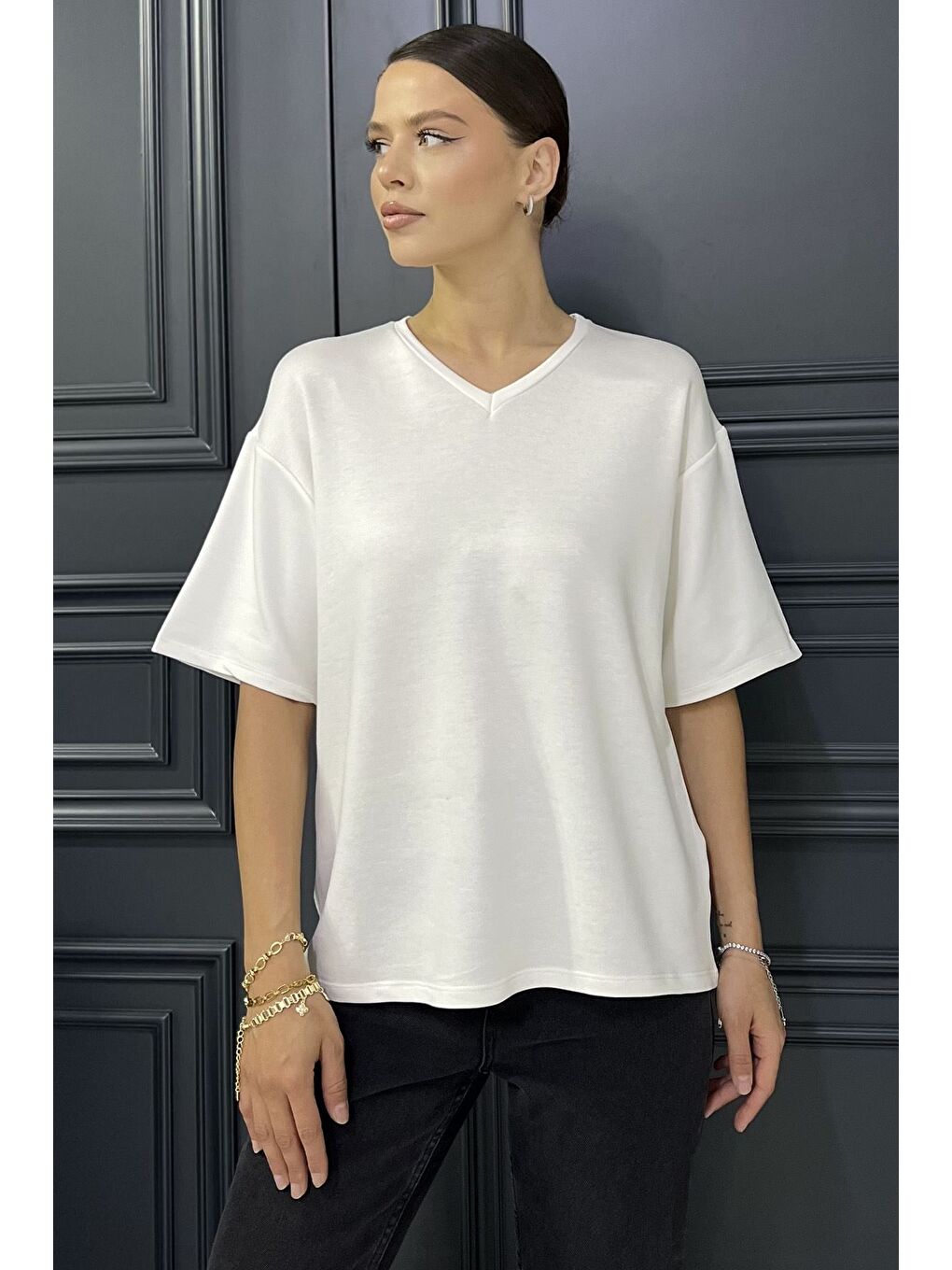 Ekru Kadın V Yaka Basic Tişört