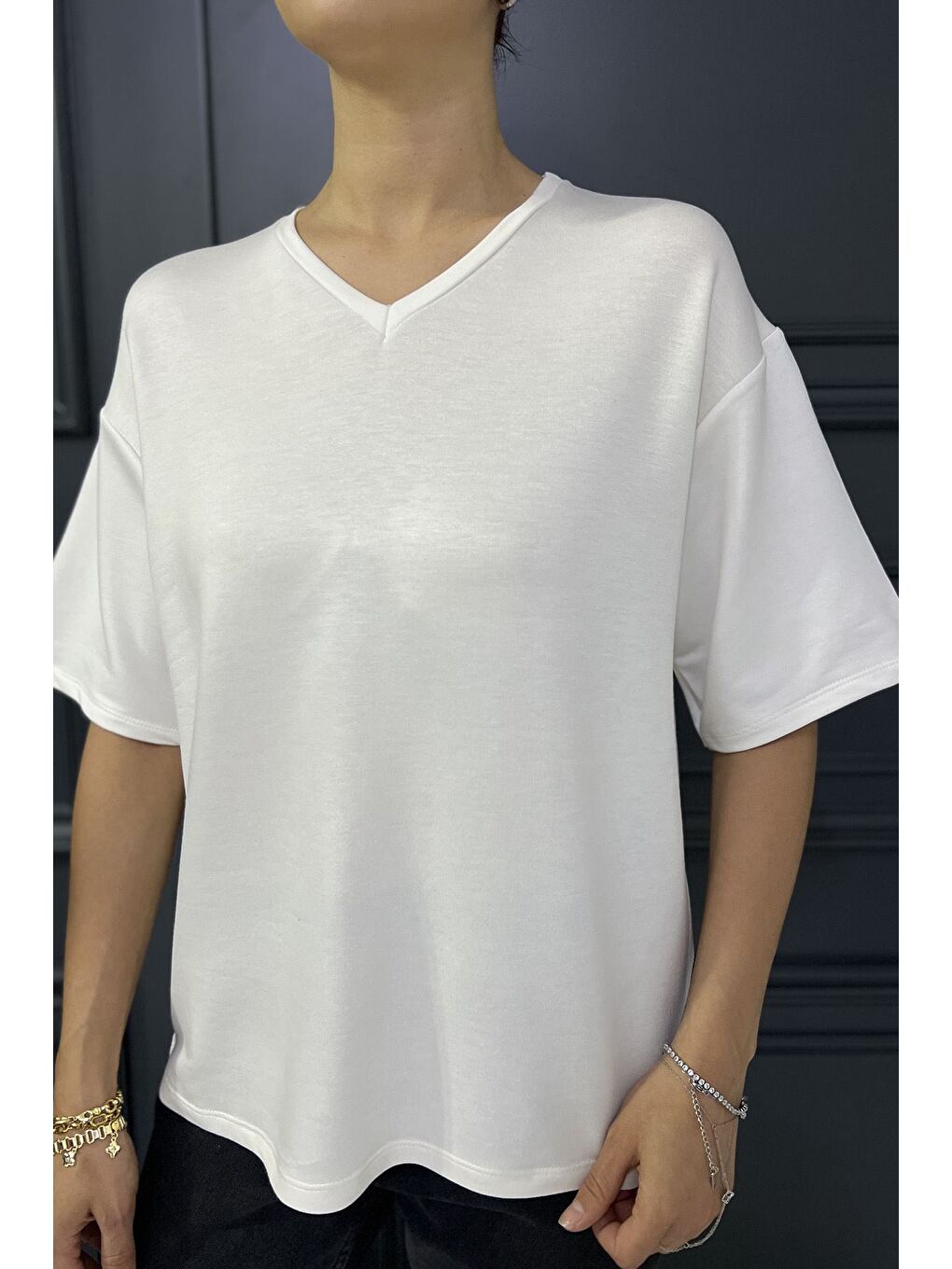 Ekru Kadın V Yaka Basic Tişört-3