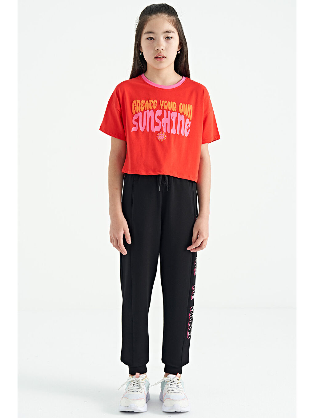 Siyah Yan Yazı Nakışlı Bağcıklı Standart Kalıp Jogger Kız Çocuk Eşofman Alt - 75123-4