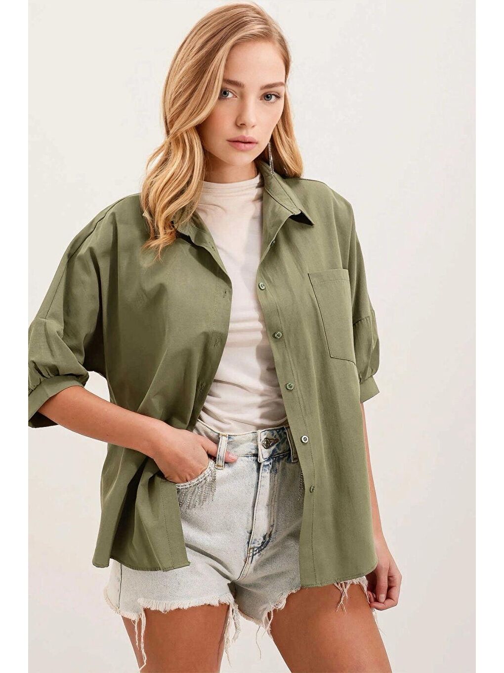 Kadın Haki Geniş Kalıp Cepli Kısa Kol Basic Gömlek HZL24W-BD1202131
