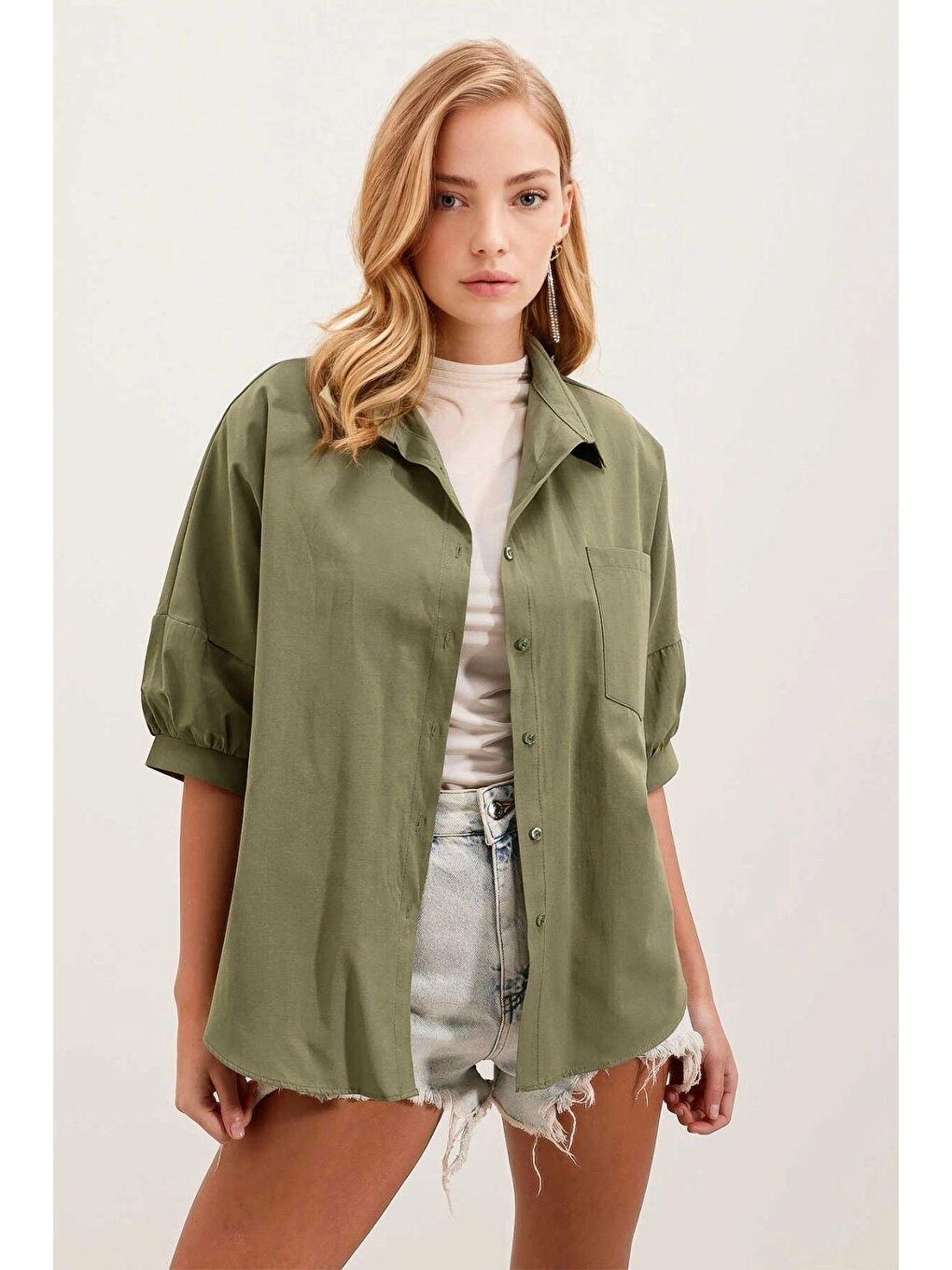 Kadın Haki Geniş Kalıp Cepli Kısa Kol Basic Gömlek HZL24W-BD1202131-1