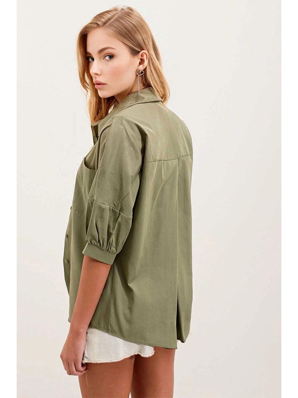 Kadın Haki Geniş Kalıp Cepli Kısa Kol Basic Gömlek HZL24W-BD1202131-3