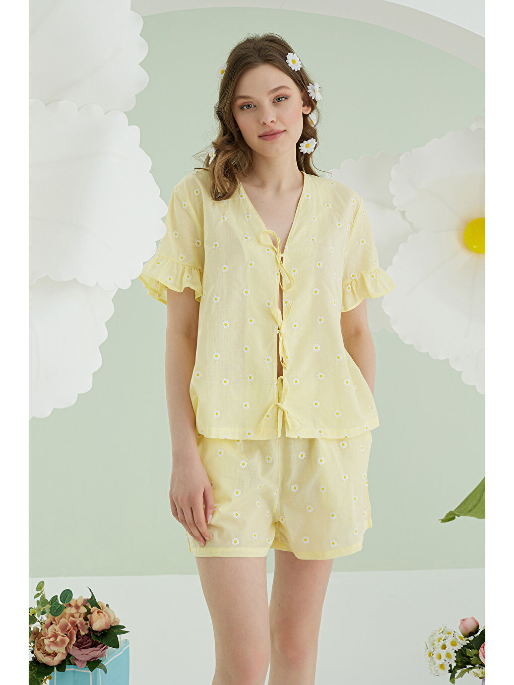 Sarı Papatya Şortlu Önden Bağlamalı Pijama Takımı-2