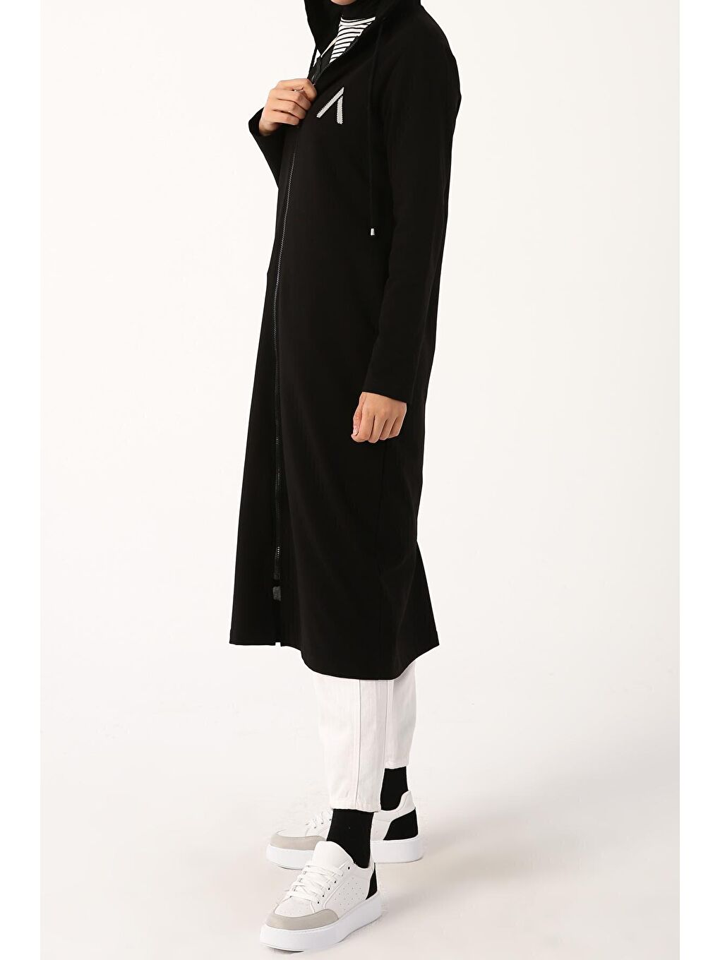 Siyah Baskılı Kapüşonlu Hırka-3