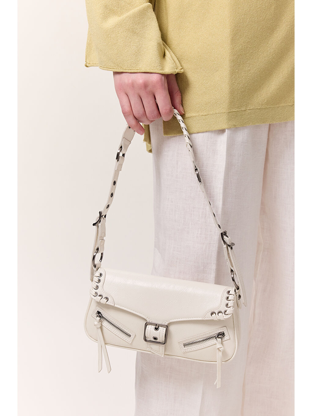Toka Detaylı Omuz Çantası Ekru-1