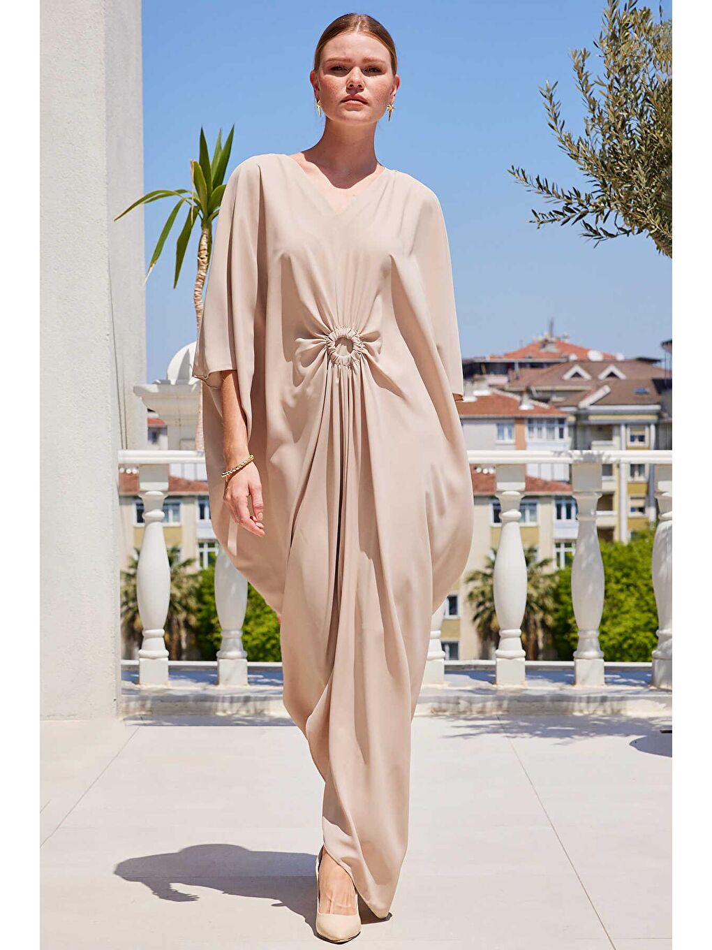 Bej Kadın Taş V Yaka Yarasa Kol Oversize Dökümlü Elbise-1