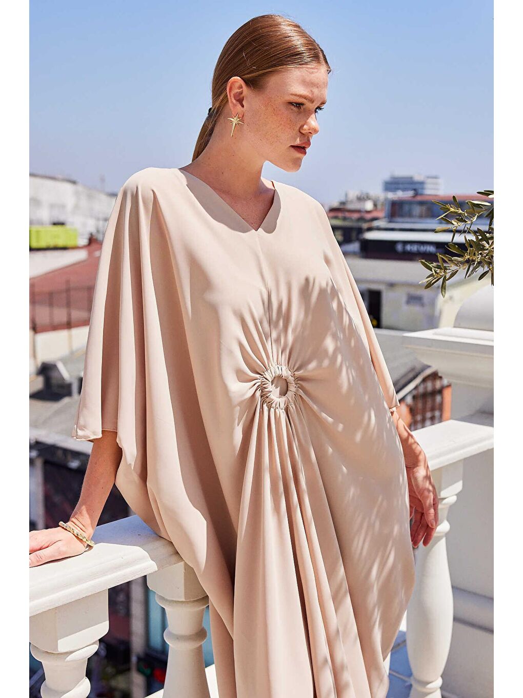 Bej Kadın Taş V Yaka Yarasa Kol Oversize Dökümlü Elbise-2