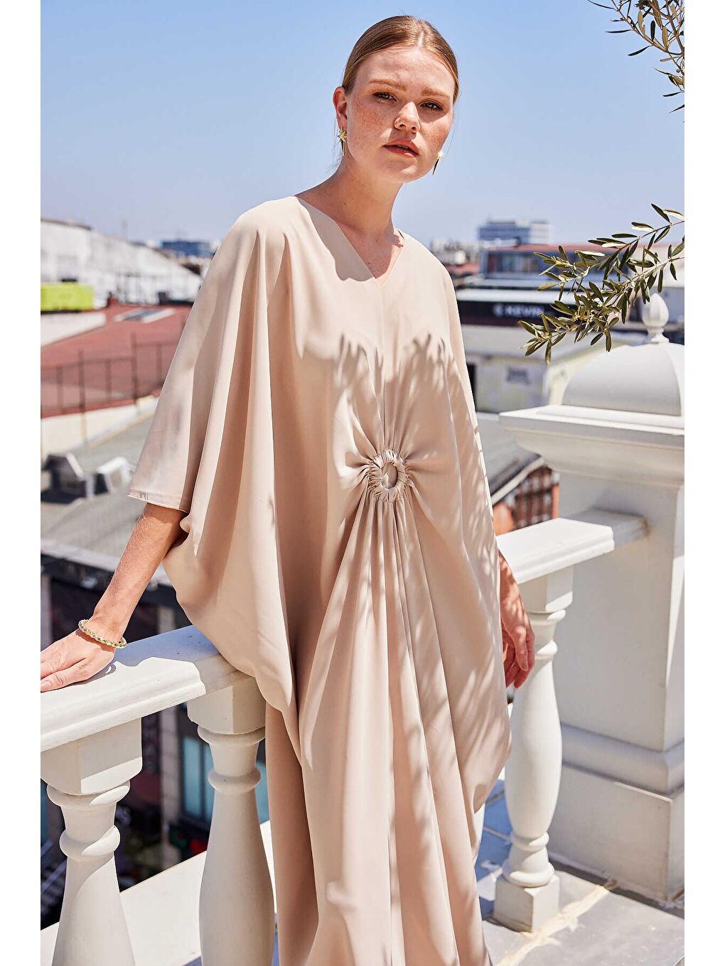 Bej Kadın Taş V Yaka Yarasa Kol Oversize Dökümlü Elbise-4