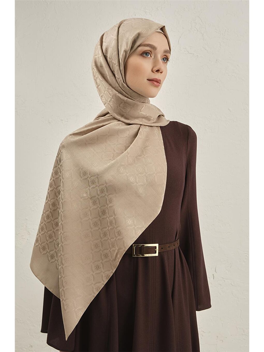 Bej Pamuk Floş Monogram Zincir Şal 1 64-1