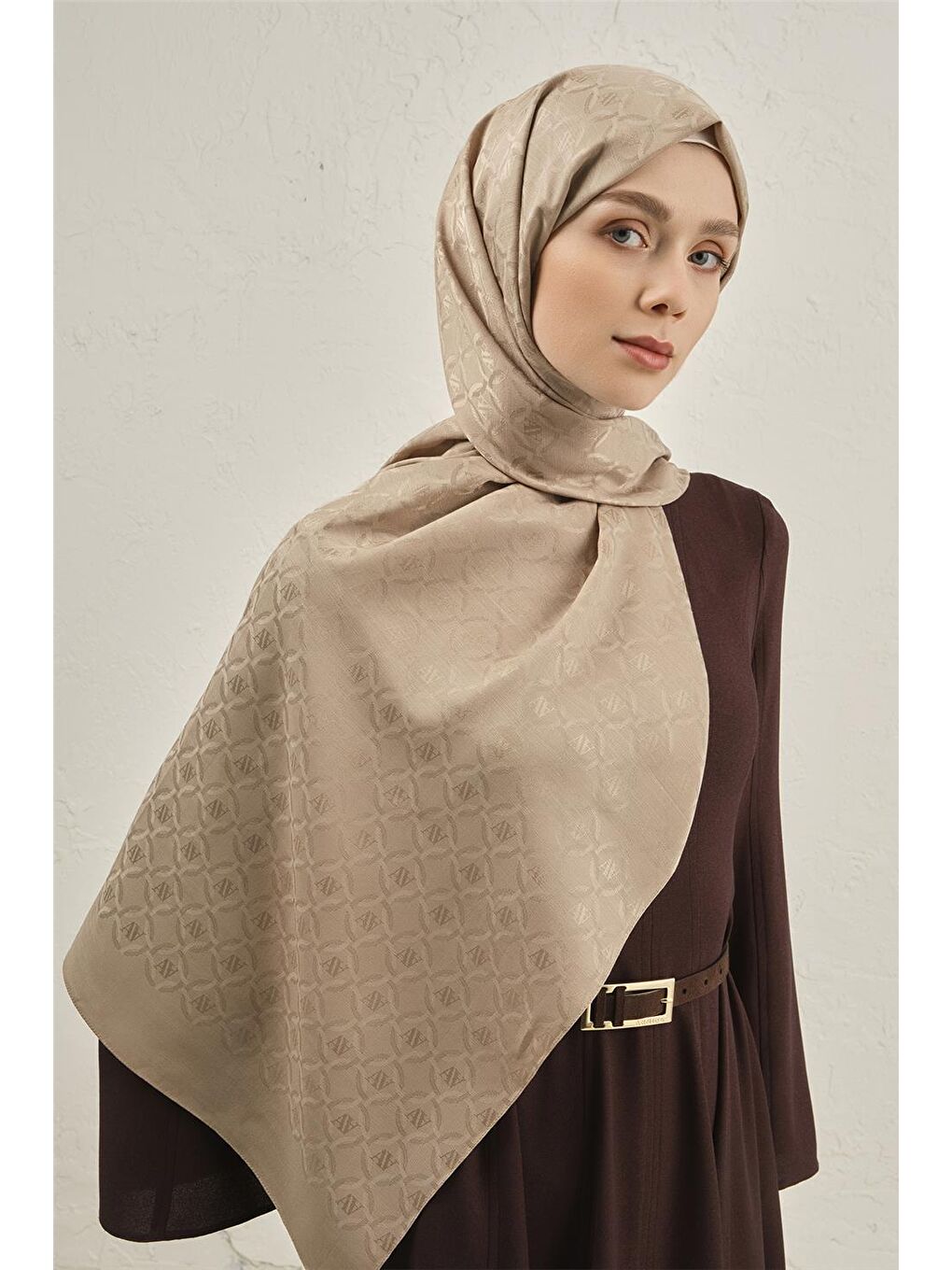 Bej Pamuk Floş Monogram Zincir Şal 1 64-2