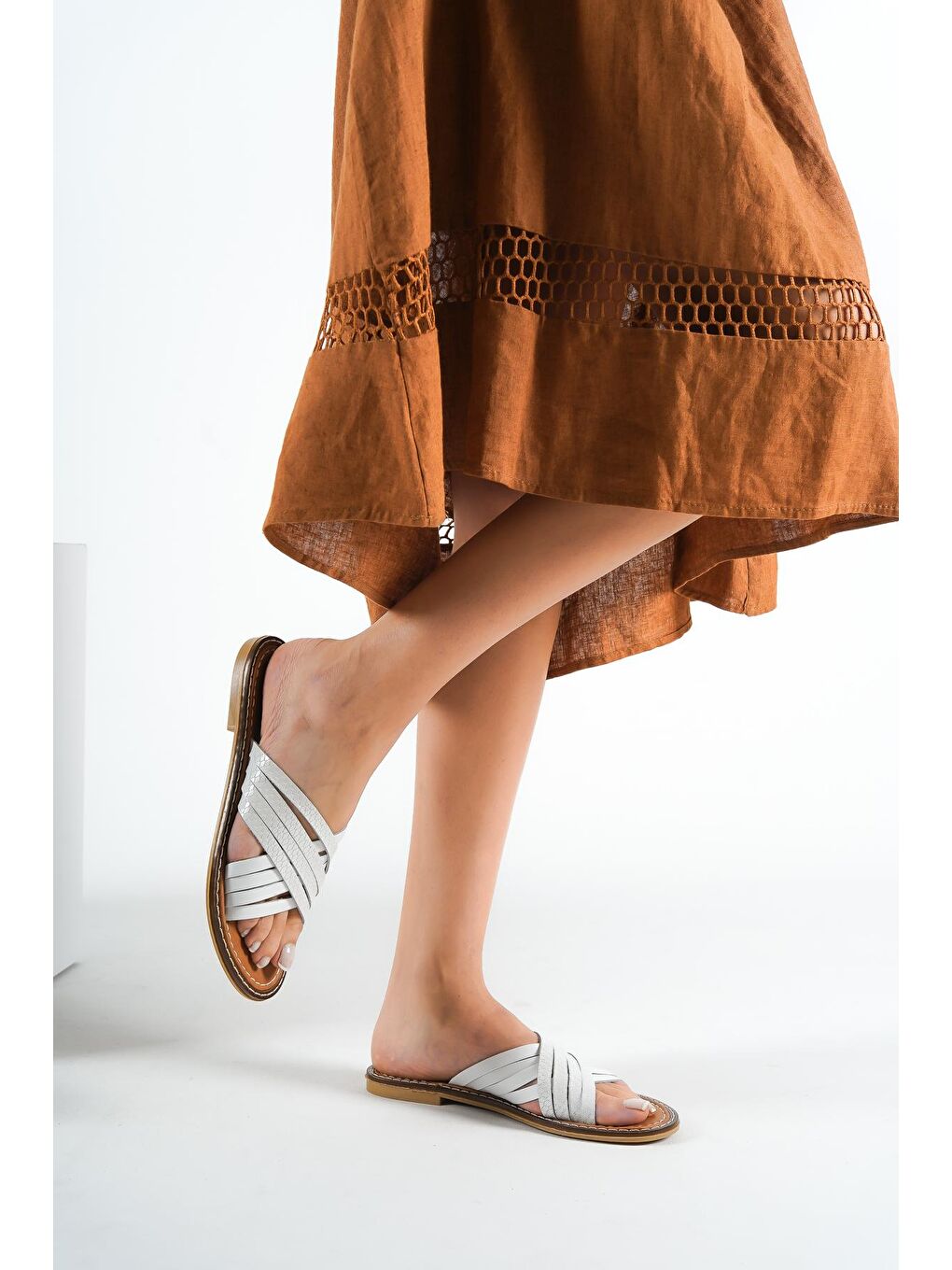 Beyaz 8098 Hakiki Deri Kadın Bodrum Terlik-2