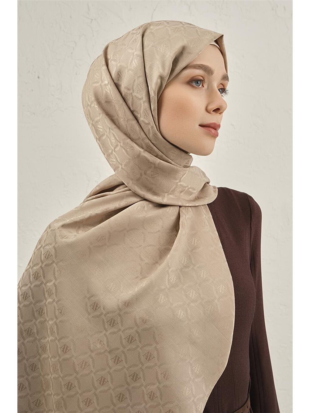 Bej Pamuk Floş Monogram Zincir Şal 1 64-3
