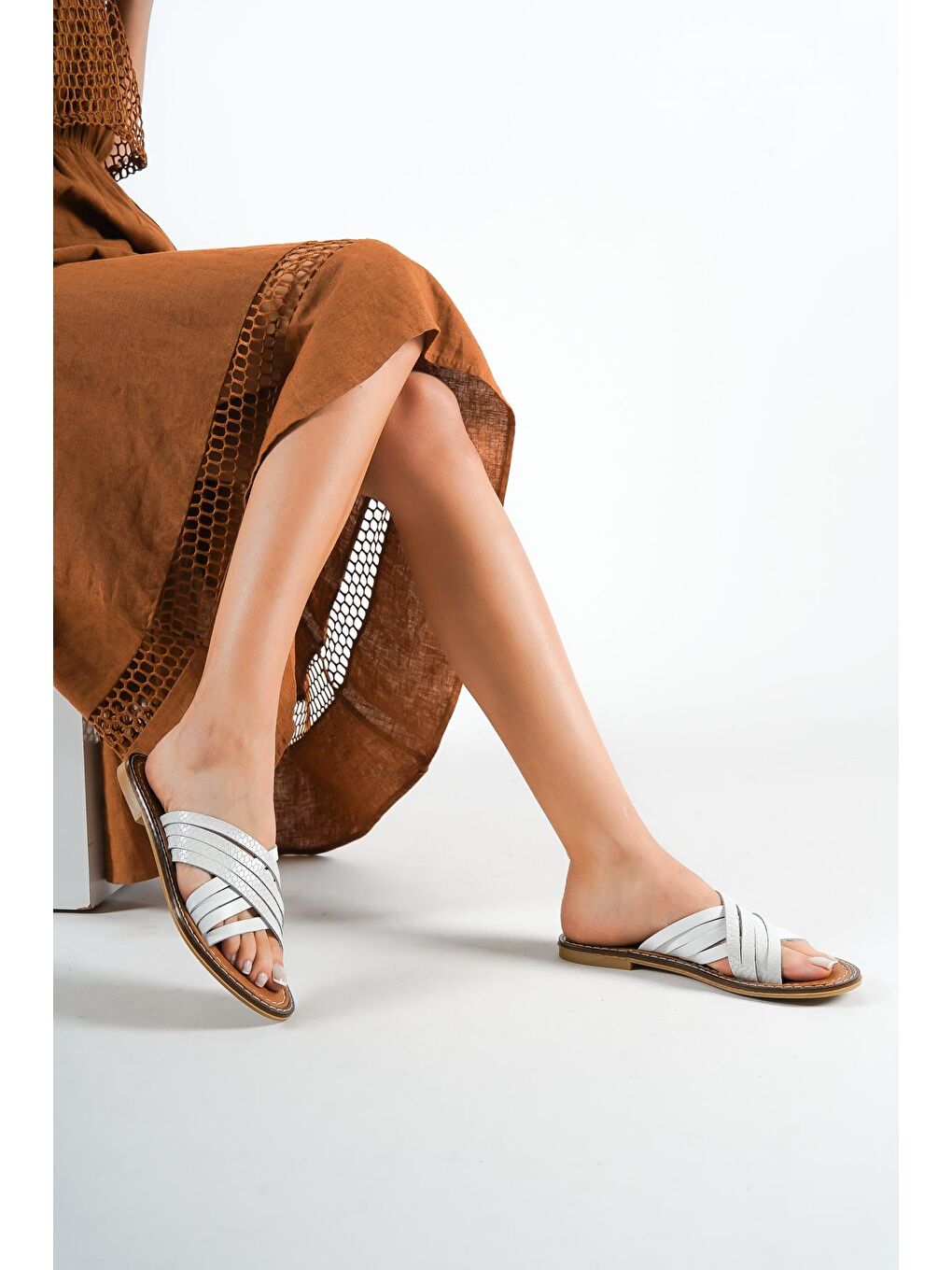 Beyaz 8098 Hakiki Deri Kadın Bodrum Terlik-3