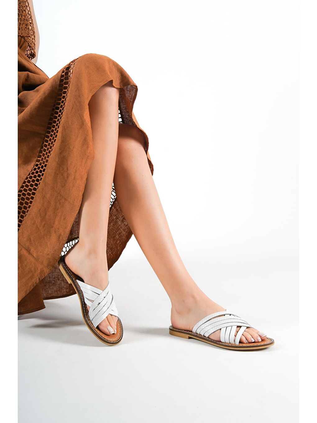 Beyaz 8098 Hakiki Deri Kadın Bodrum Terlik-4