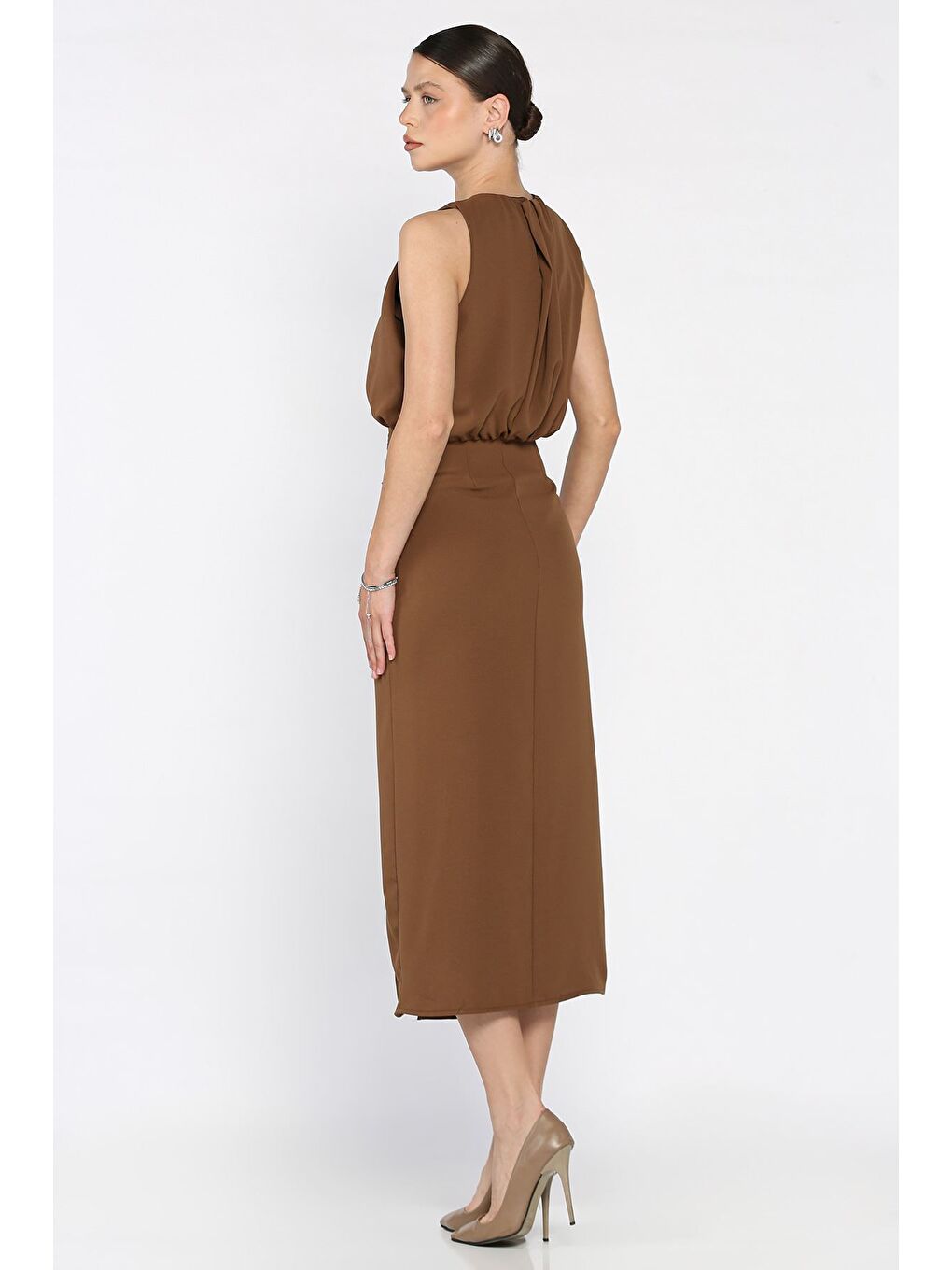 Kahverengi Drapeli Ön Yırtmaç Detaylı Sıfır Kol Kadın Elbise-2