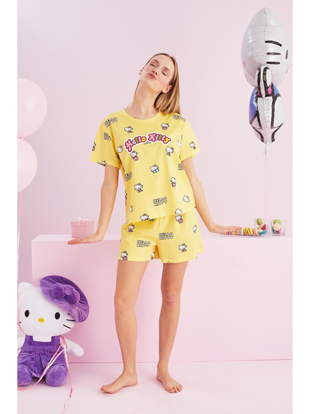 Hello Kitty Lisanslı %100 Pamuk Sarı Çok Renkli Bisklet Yaka Şort Pijama Takım-1