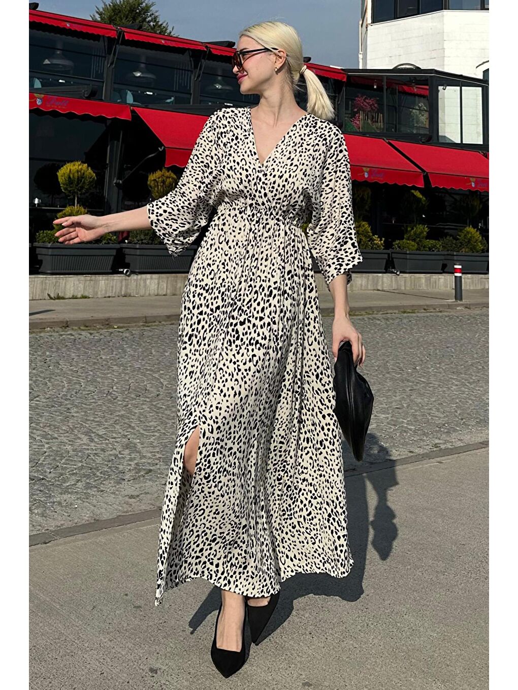 Beyaz Desenli Yırtmaç Detaylı Uzun Elbise Mg2321