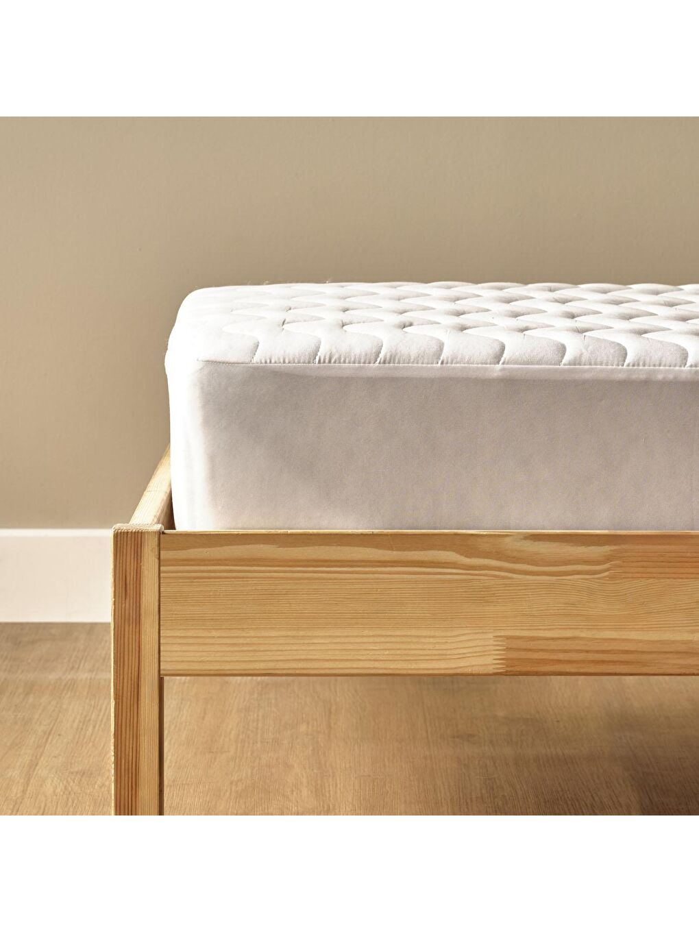 Sıvı Geçirmez Pamuklu Kapitoneli Fitted Yatak Alezi Beyaz