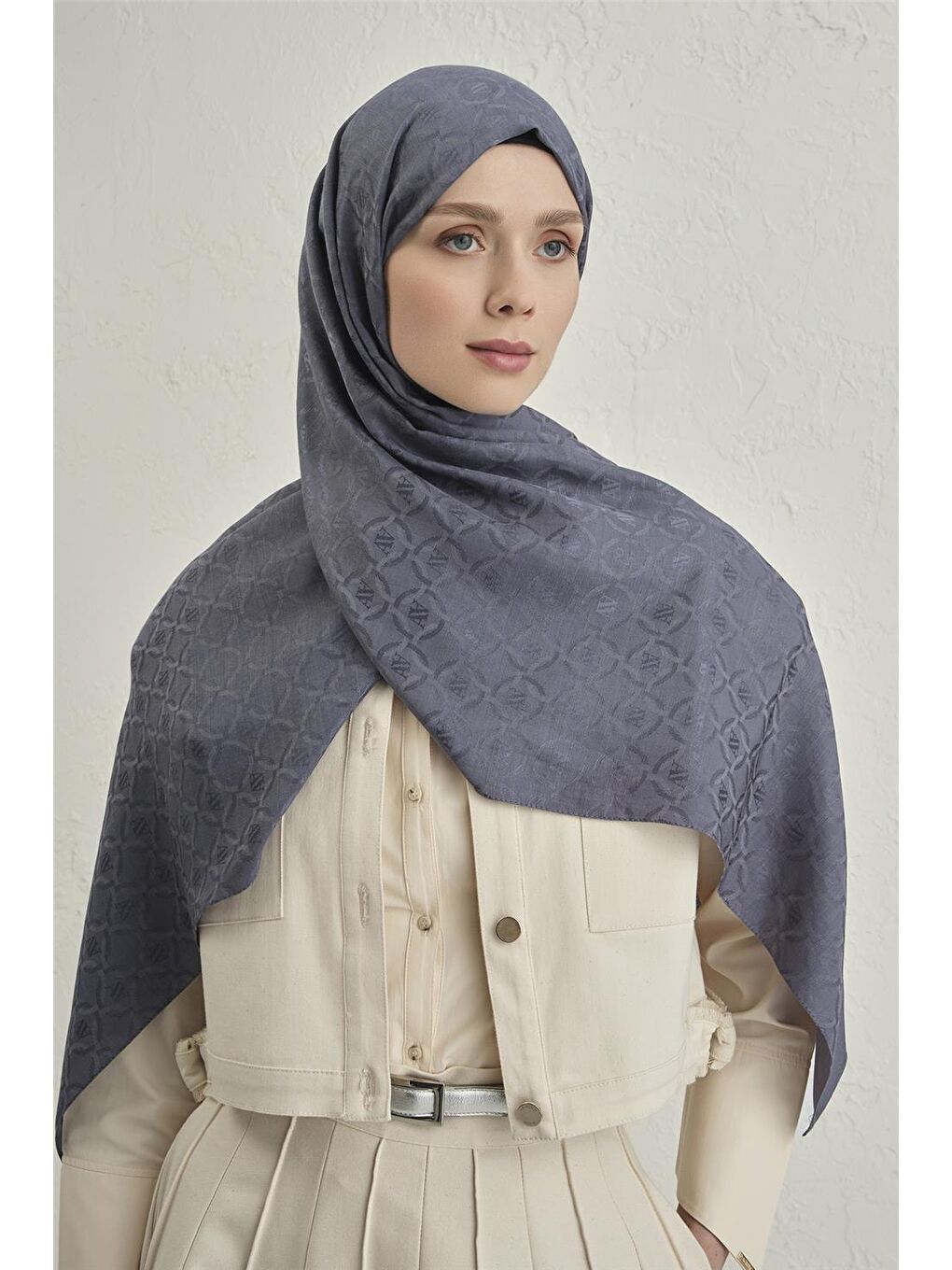 Gri Pamuk Floş Monogram Zincir Şal 1 18-2