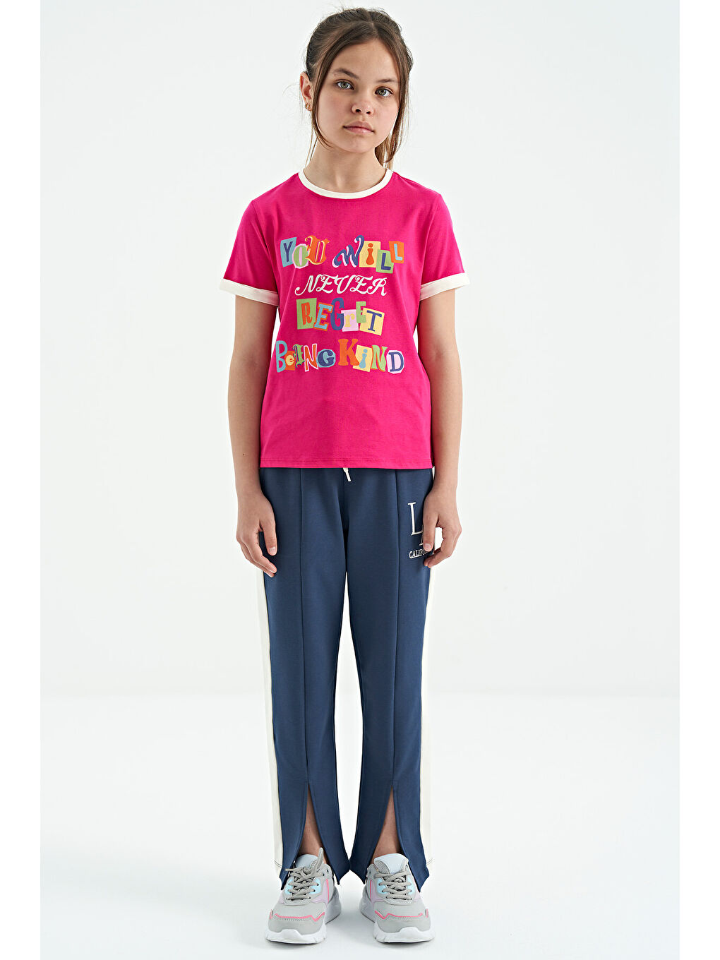 Fuşya Renkli Yazı Detaylı O Yaka Rahat Form Kız Çocuk Tişört - 75109-2