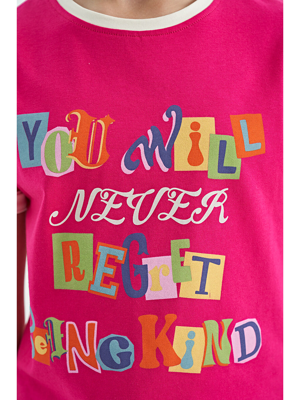 Fuşya Renkli Yazı Detaylı O Yaka Rahat Form Kız Çocuk Tişört - 75109-4