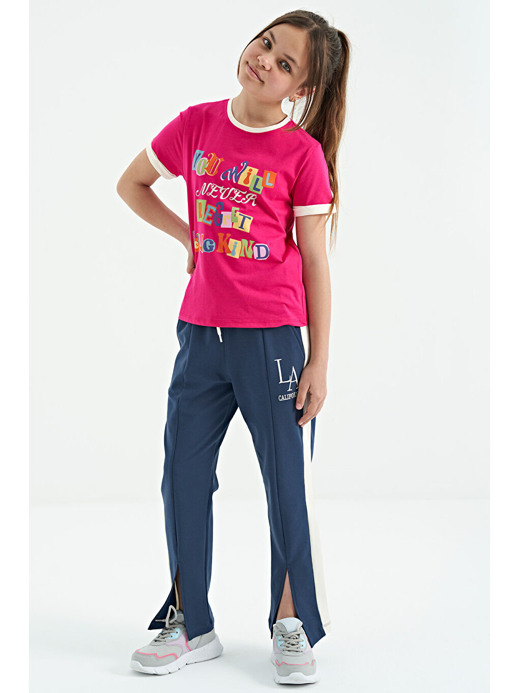 Fuşya Renkli Yazı Detaylı O Yaka Rahat Form Kız Çocuk Tişört - 75109-6