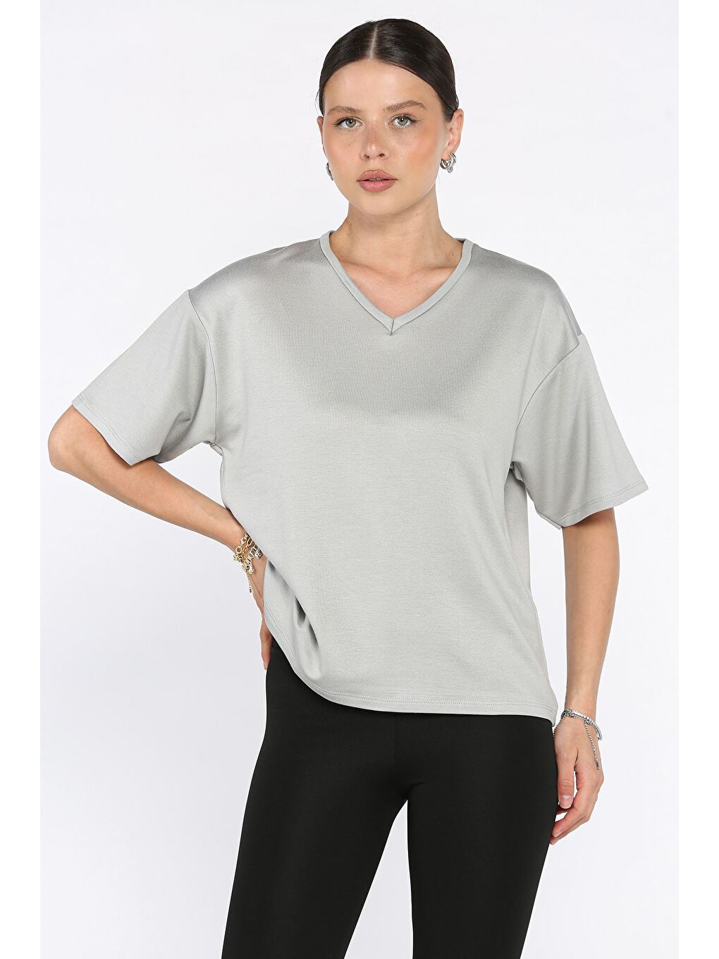 Gri Kadın V Yaka Basic Tişört