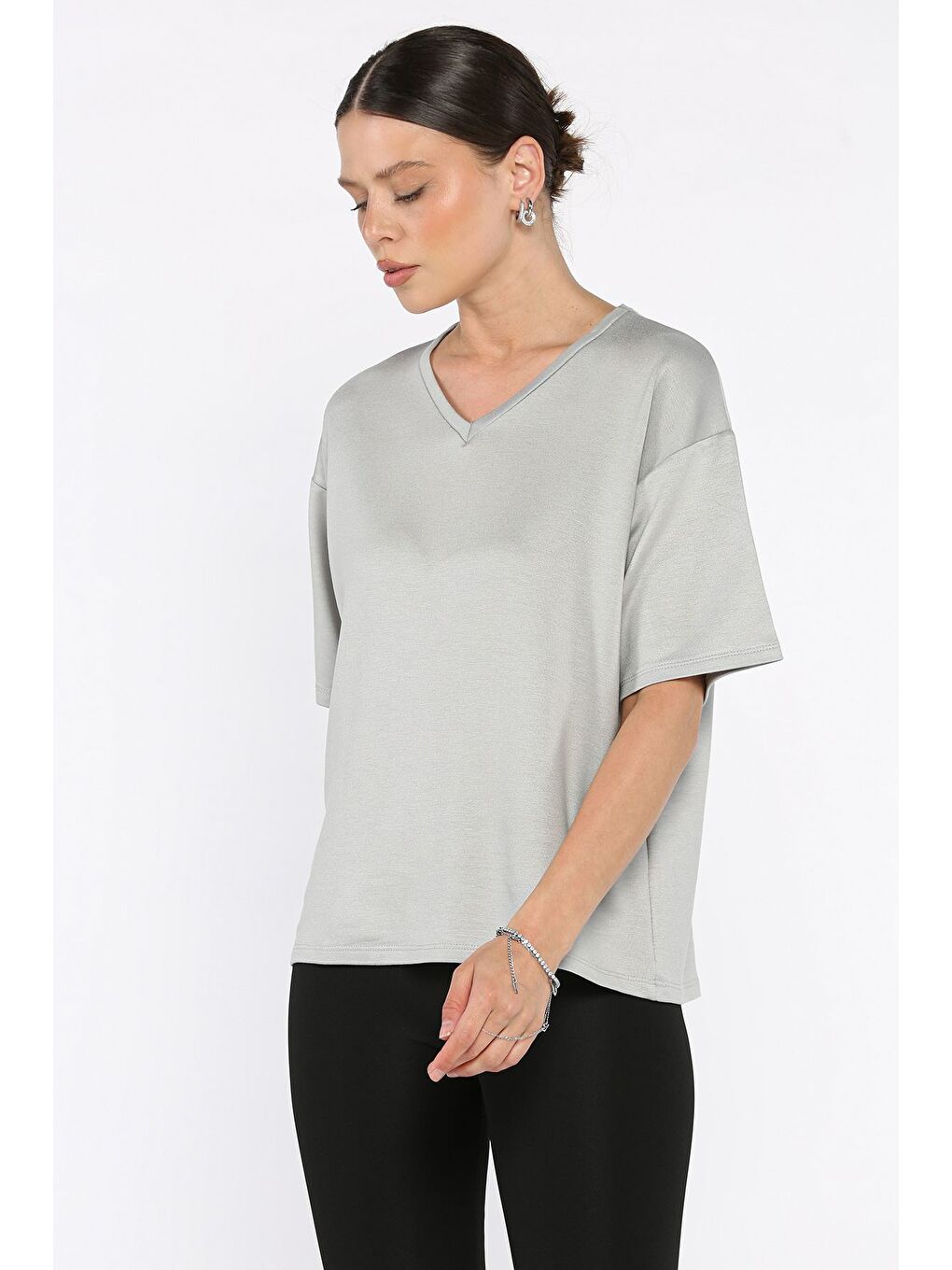Gri Kadın V Yaka Basic Tişört-1