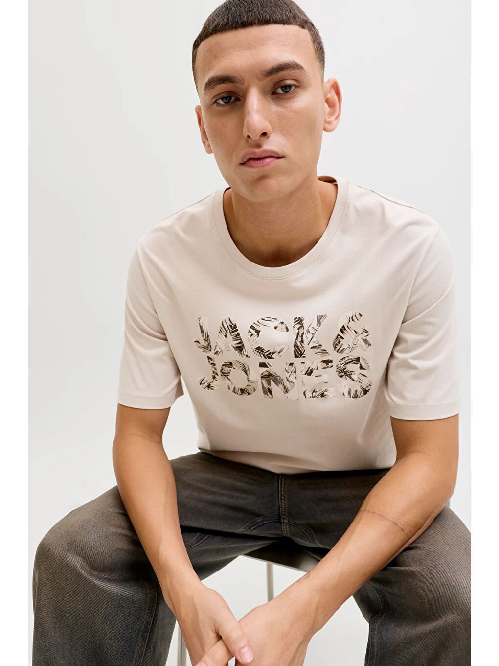 Bej Essentials Logolu Pamuklu Regular Fit Bisiklet Yaka T Shirt 12288536-2