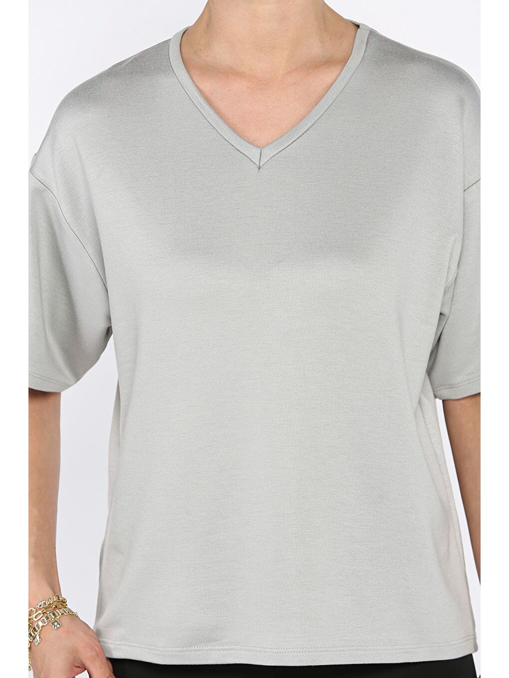 Gri Kadın V Yaka Basic Tişört-3