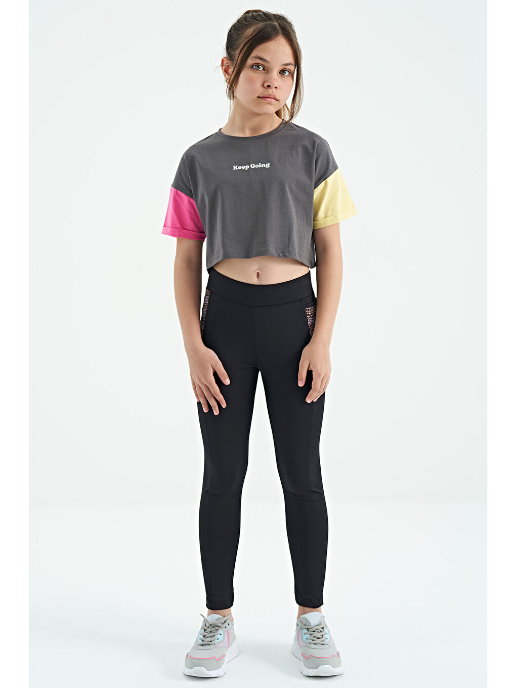 Koyu Gri Yazı Baskılı O Yaka Düşük Omuzlu Oversize Kız Çocuk Tişört - 75130-2