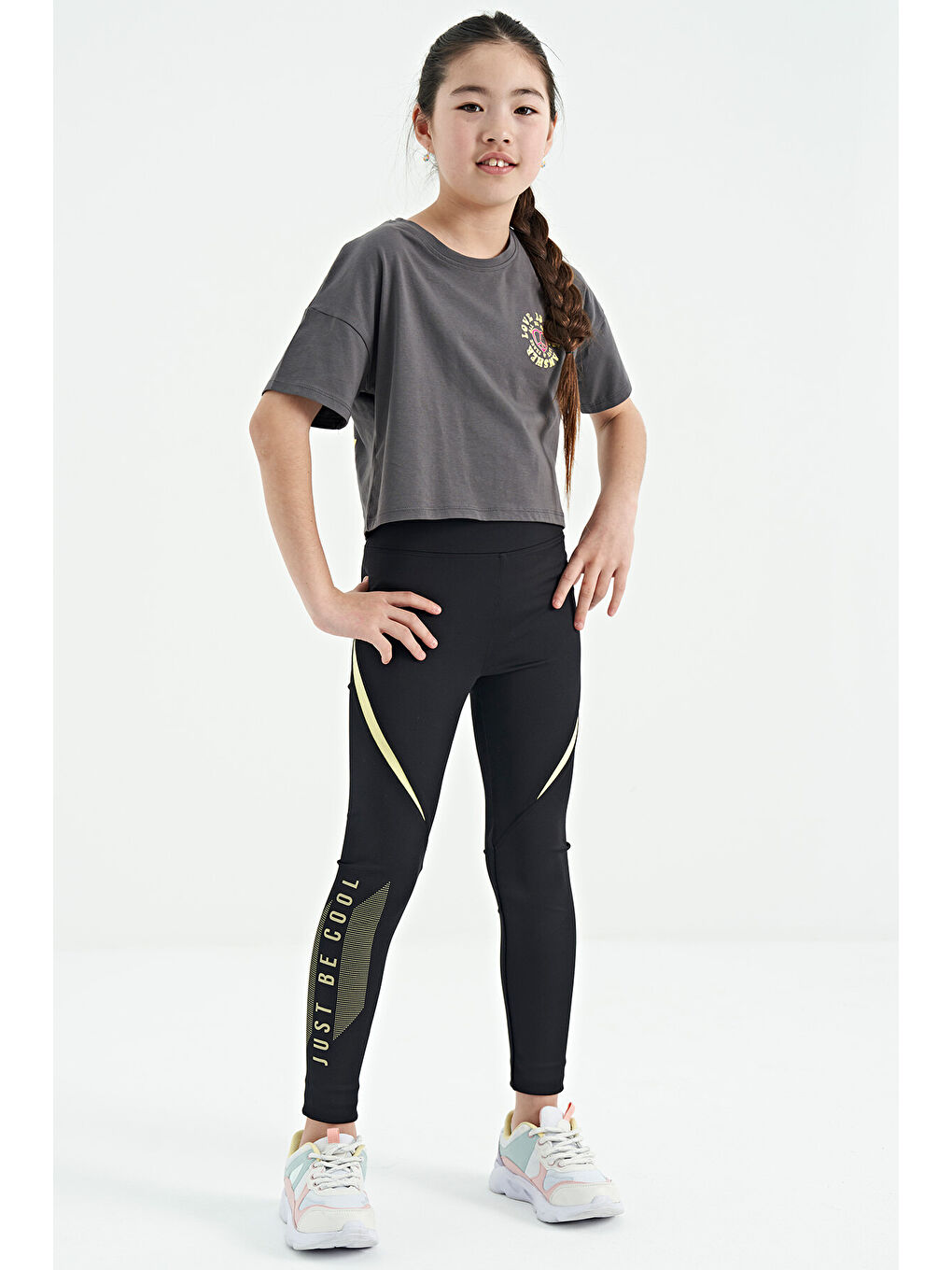 Koyu Gri Ön Arka Baskılı O Yaka Düşük Omuz Oversize Kısa Kollu Kız Çocuk Tişört - 75126-6