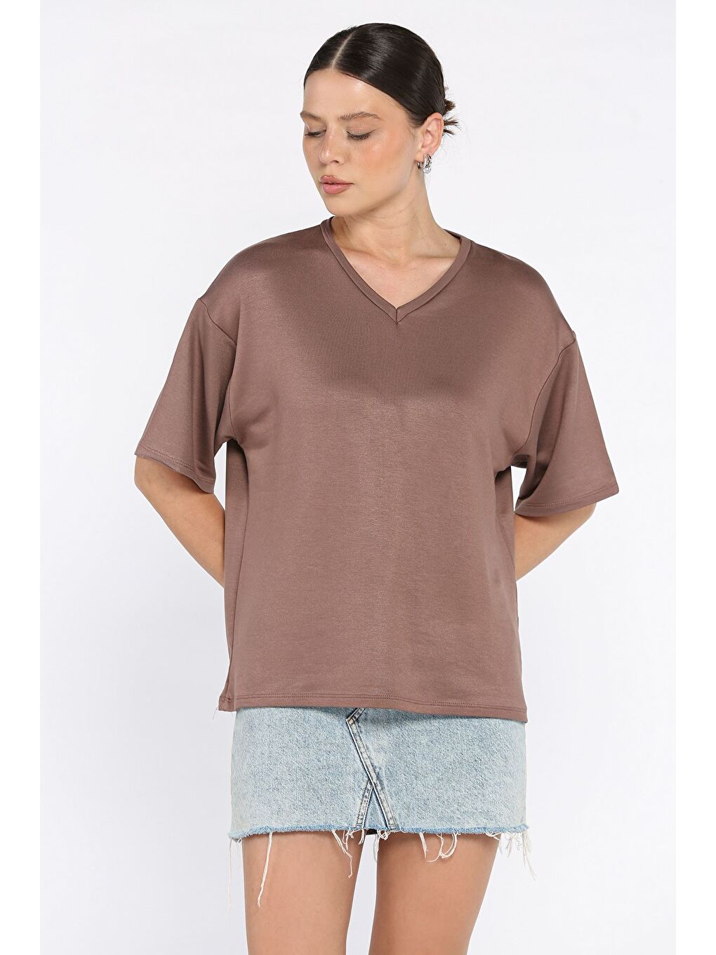 Kahverengi Kadın V Yaka Basic Tişört-1