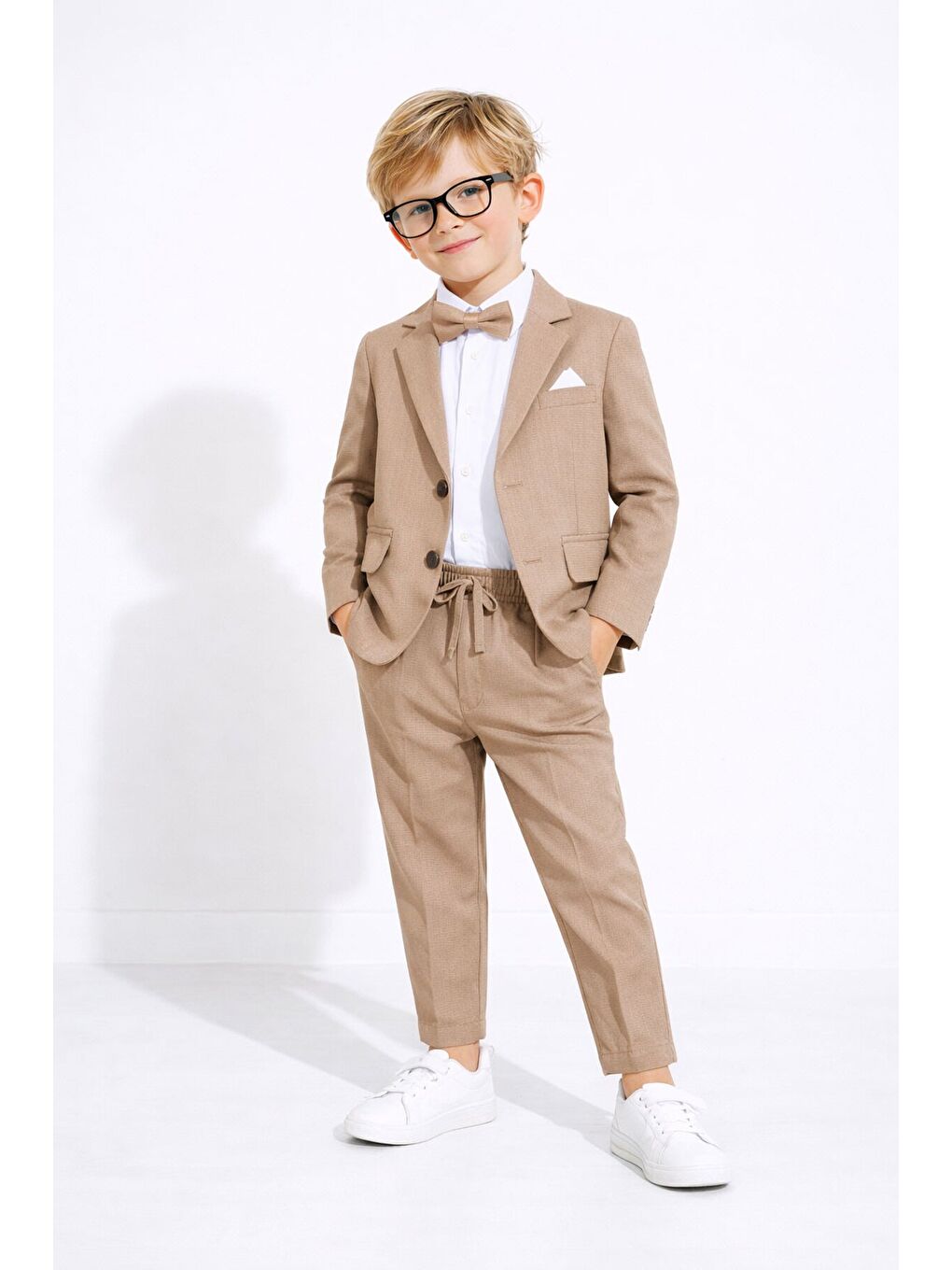 Kahverengi Keten Ceket ve Pantolonlu Erkek Çocuk Papyonlu 4lü Takım Elbise 23523