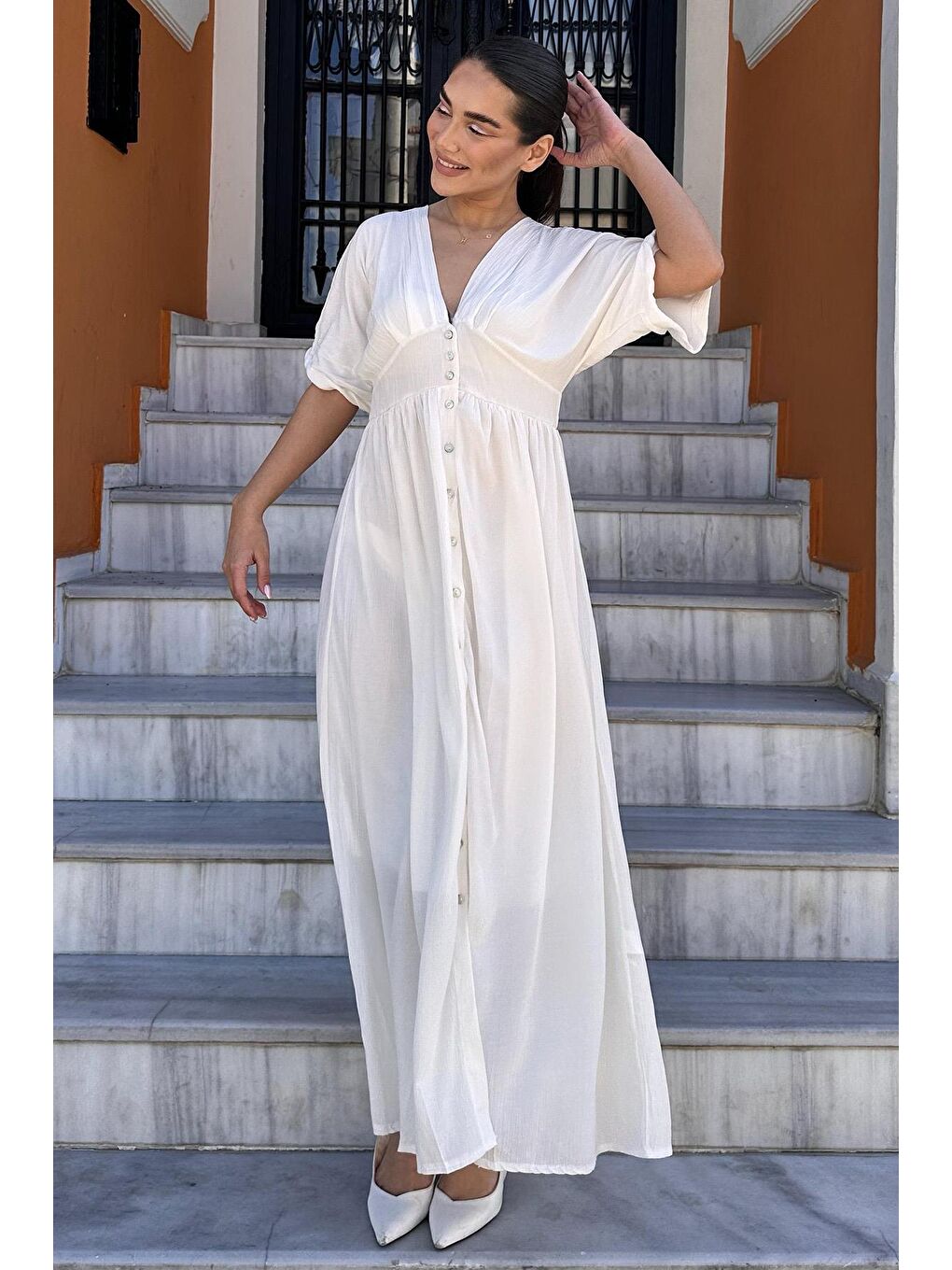 Beyaz V Yaka Düğmeli Elbise Mg2339-6