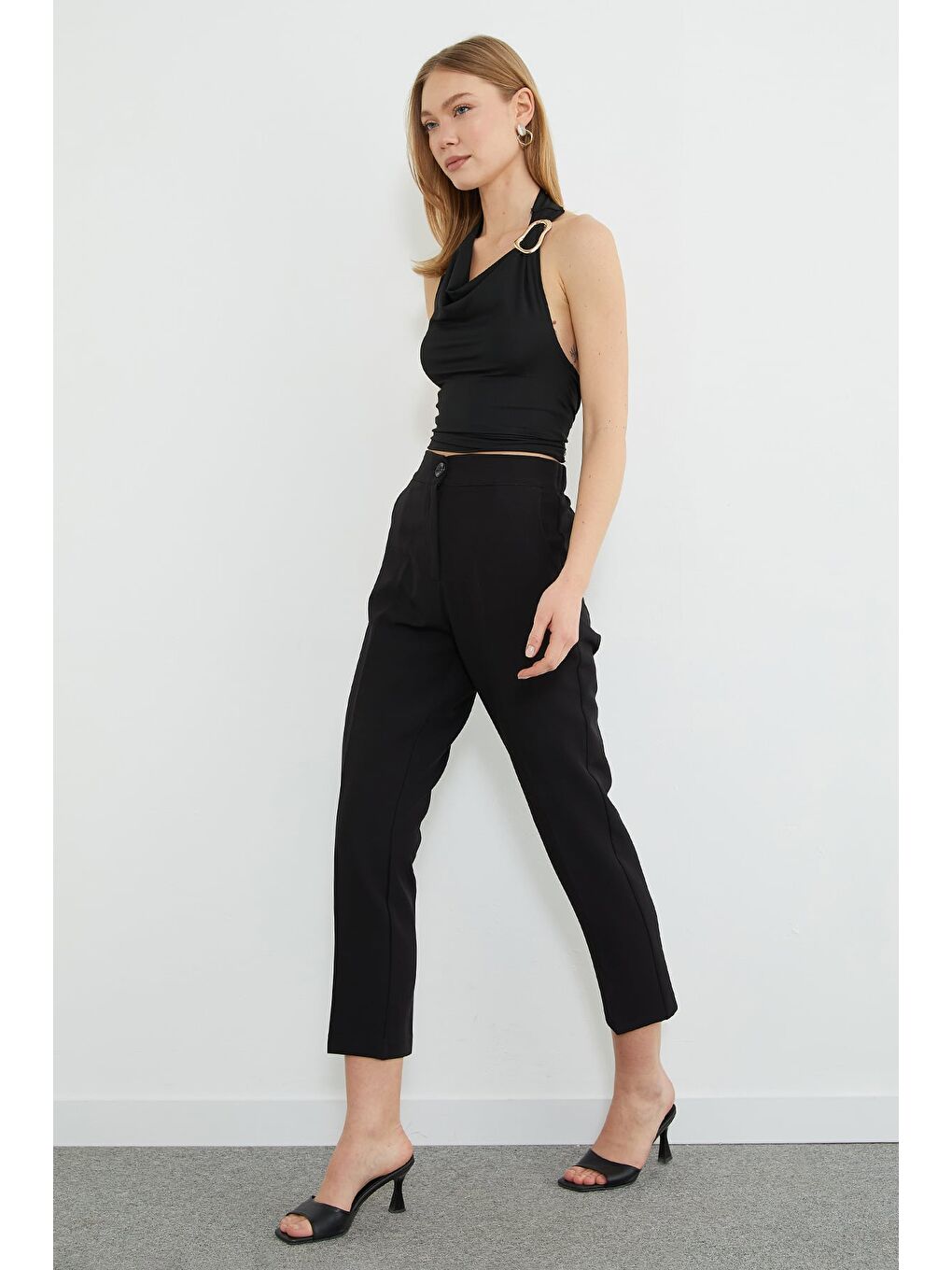 Siyah Beli Lastikli Düğmeli Kumaş Pantolon-3