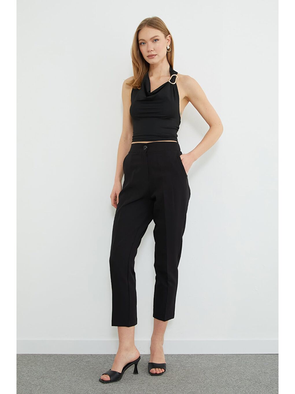 Siyah Beli Lastikli Düğmeli Kumaş Pantolon-4