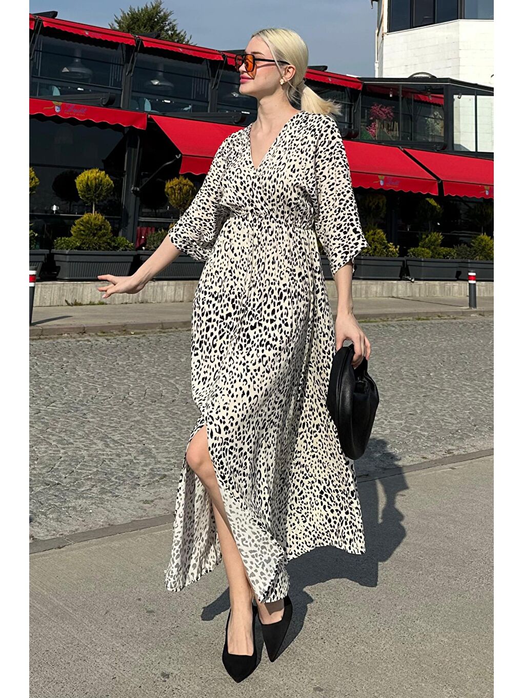 Beyaz Desenli Yırtmaç Detaylı Uzun Elbise Mg2321-2