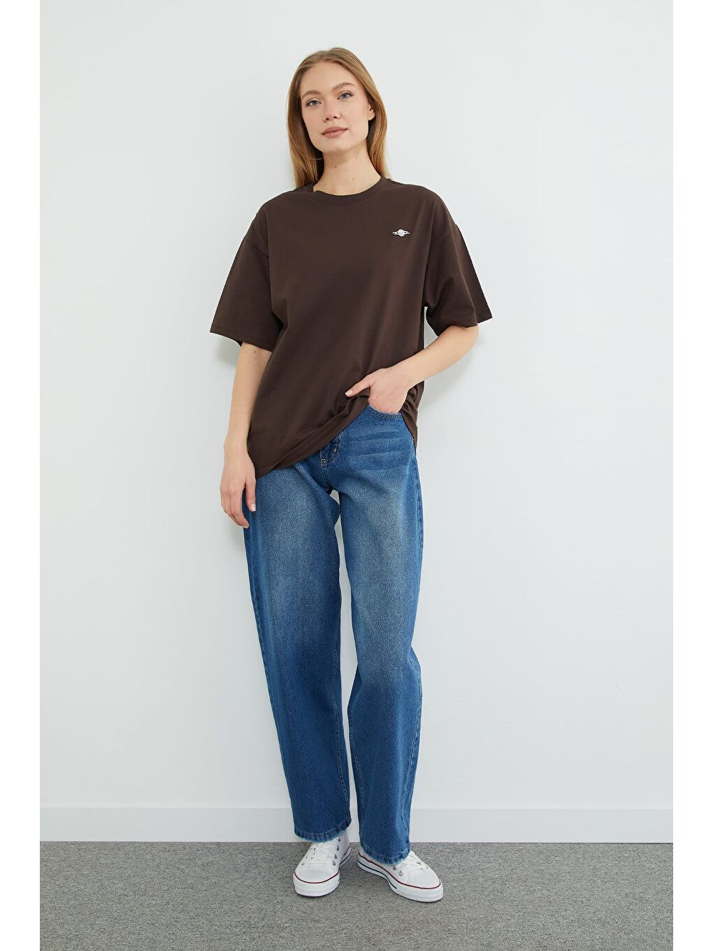 Kahverengi Metal Aksesuarlı Bisiklet Yaka Salaş Tişört-2