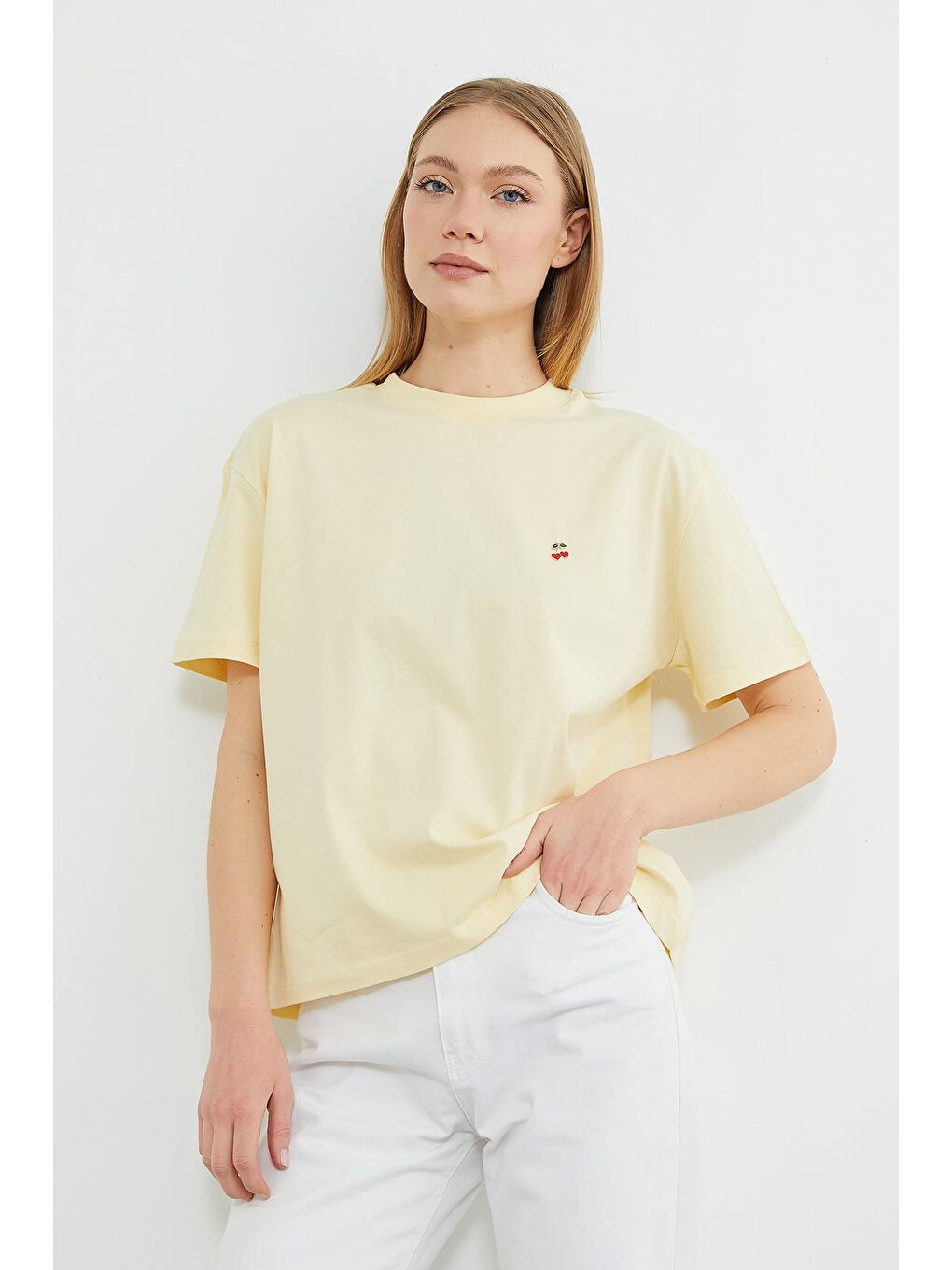 Sarı Kiraz Aksesuarlı Bisiklet Yaka Tişört